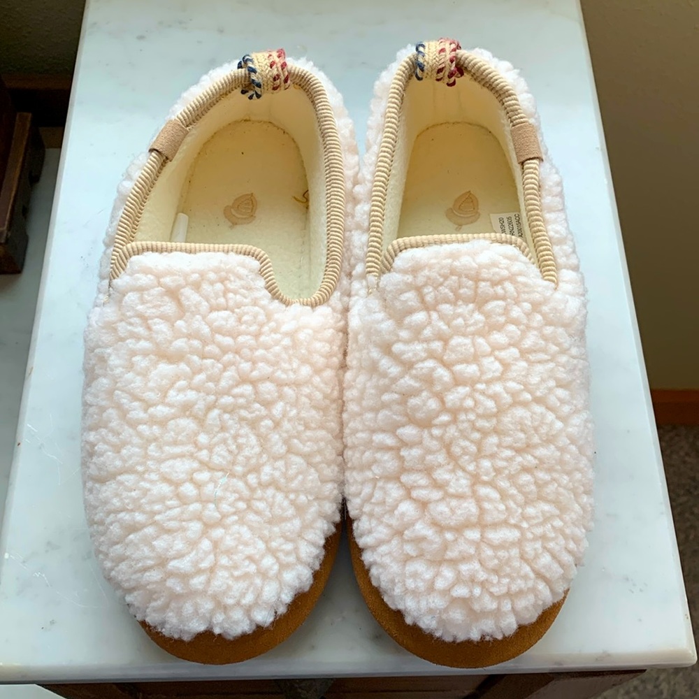 Acorn Women’s Bristol Loafer Lightweight Slipper with Memory Foam in Size 5-6
